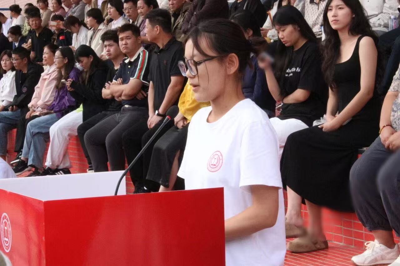 青春逐梦 强国有我——威廉体育williamhill2025级新生开学典礼暨军训结营式盛大举行