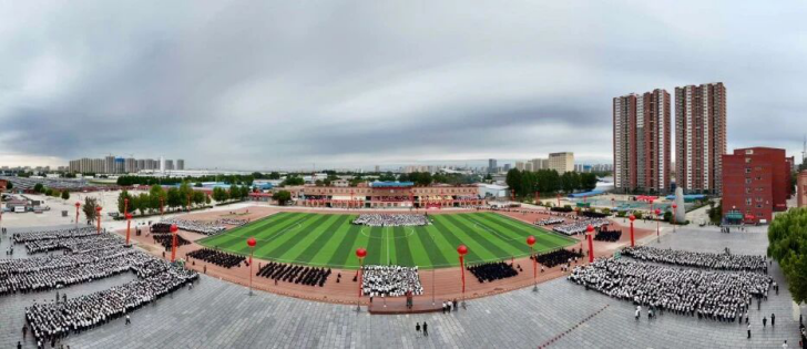 青春逐梦 强国有我——威廉体育williamhill2025级新生开学典礼暨军训结营式盛大举行