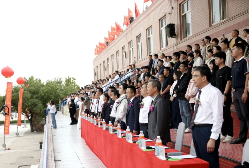 青春逐梦 强国有我——威廉体育williamhill2025级新生开学典礼暨军训结营式盛大举行