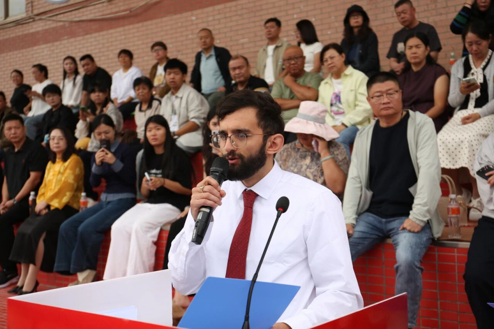 青春逐梦 强国有我——威廉体育williamhill2025级新生开学典礼暨军训结营式盛大举行