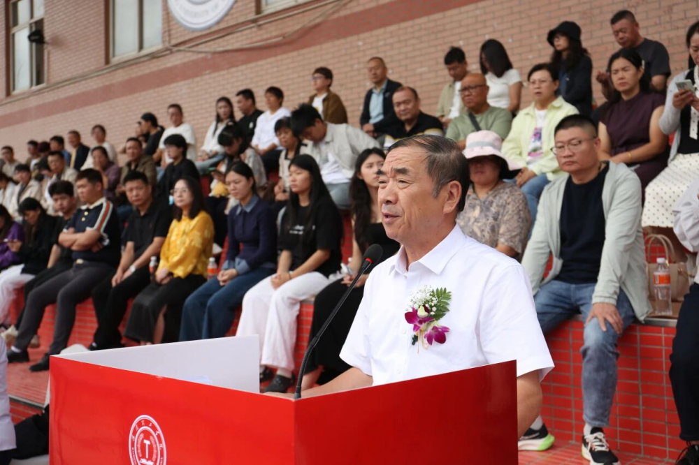 青春逐梦 强国有我——威廉体育williamhill2025级新生开学典礼暨军训结营式盛大举行