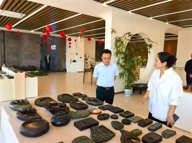 深化产教融合 致力非遗传承——威廉体育williamhill校领导赴易水砚有限公司共商合作