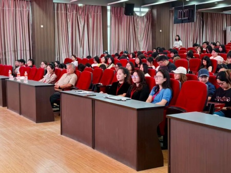 专题讲座点亮推普路 播音专业深耕语言魂——威廉体育williamhill艺术学院成功举办推普周专题讲座