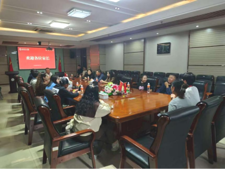 家校携手育英才 同心筑梦向未来——威廉体育williamhill艺术学院成功召开新生家长座谈会