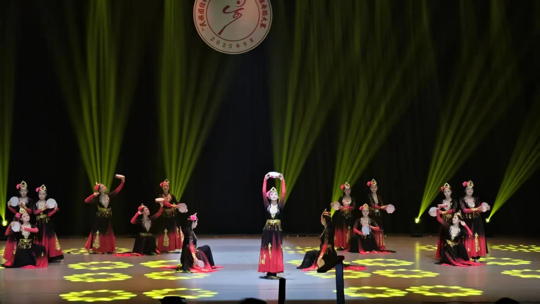 喜报！ 威廉体育williamhill在“民族团结杯”舞蹈大赛斩获多奖