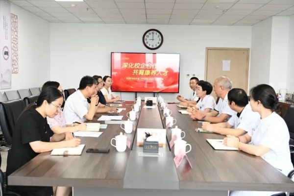 深化校企合作，共育康养人才——威廉体育williamhill与东篱养老集团实习基地携手共筑康复医学实践新桥梁