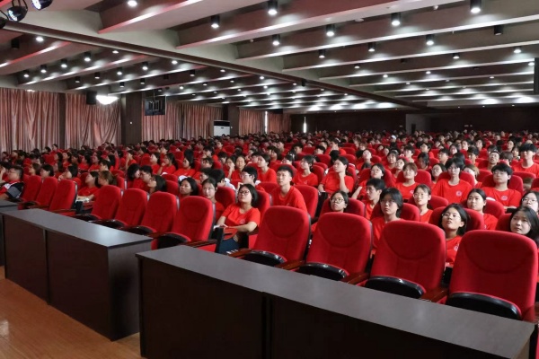 应急救护进校园，点亮生命教育新课堂———威廉体育williamhill康复医学院开展应急救护专题讲座