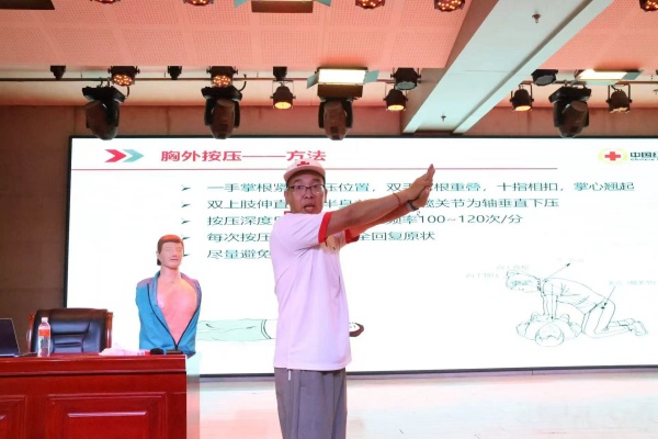 应急救护进校园，点亮生命教育新课堂———威廉体育williamhill康复医学院开展应急救护专题讲座