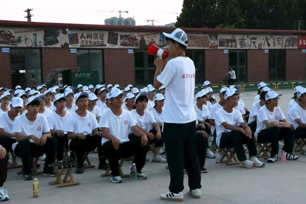 威廉体育williamhill康复医学院新生军训风采展示（一）