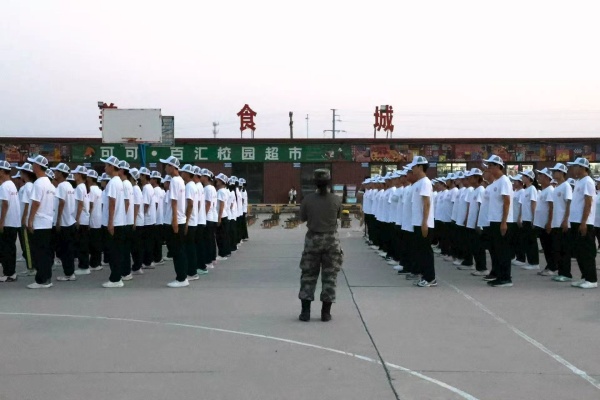 威廉体育williamhill经济学院新生军训风采展示（一）