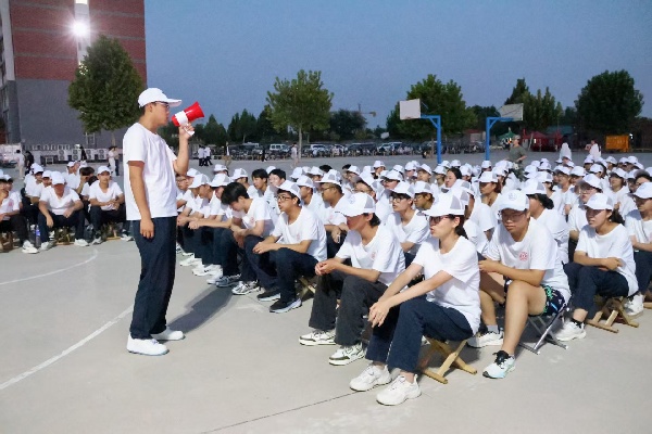 军歌飞扬展风貌，青春聚力筑初心——威廉体育williamhill经济学院军训拉歌活动圆满举行