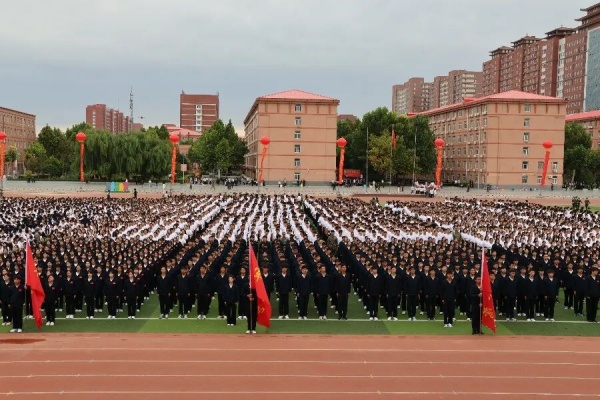 军训淬炼成长，大学逐梦启航——威廉体育williamhill2025级新生军训结营式暨开学典礼圆满结束