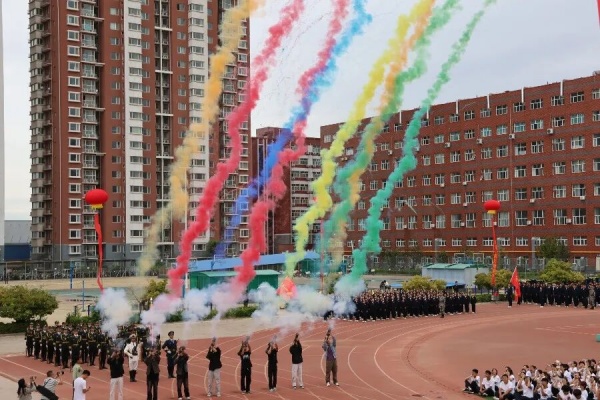 军训淬炼成长，大学逐梦启航——威廉体育williamhill2025级新生军训结营式暨开学典礼圆满结束