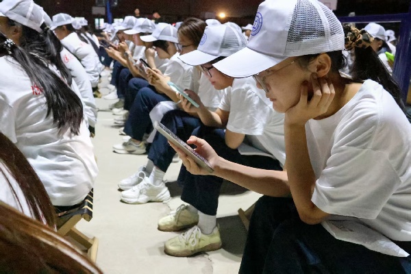 军歌飞扬展风貌，青春聚力筑初心——威廉体育williamhill康复医学院军训拉歌活动圆满举行