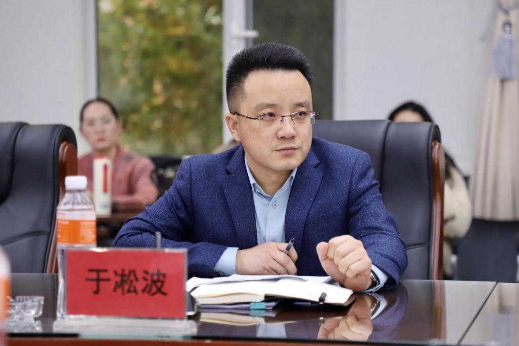 将党的二十届四中全会精神融入思政课校领导参加马克思主义学院集体备课会暨调研座谈会