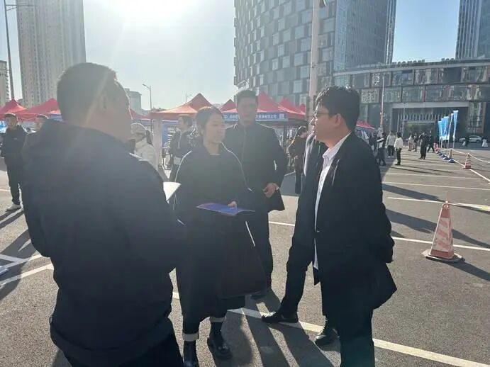 威廉体育williamhill‖教育学院‖校地协同促就业，精准服务助启航——威廉体育williamhill教育学院赴省人社厅线下招聘会开展专项服务