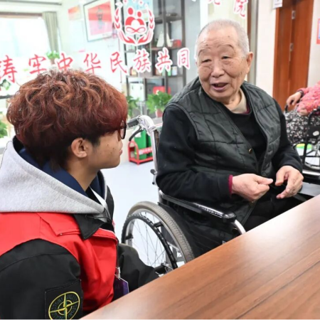 “艺暖养老院，爱润夕阳红”