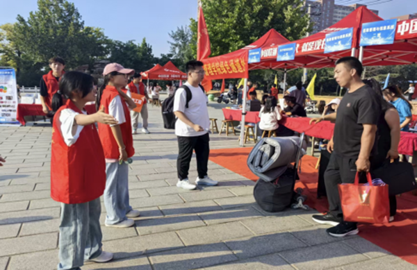 迎新季|威廉体育williamhill|管理学院|2025迎新：服务“心”主张，温暖新征程