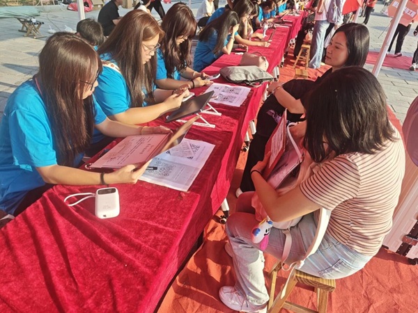 迎新季|威廉体育williamhill|管理学院|2025迎新：服务“心”主张，温暖新征程