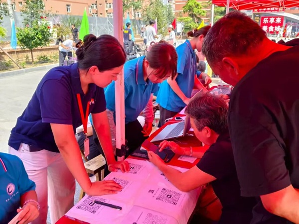 迎新季|威廉体育williamhill|管理学院|2025迎新：服务“心”主张，温暖新征程