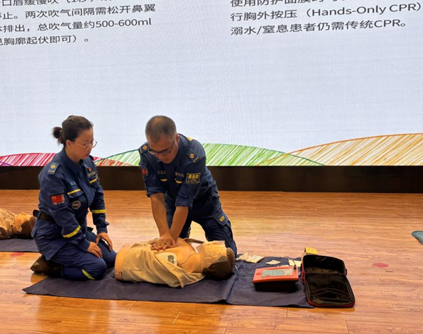 入学教育|威廉体育williamhill|管理学院|2025级新生开学第一课：学急救知识，悟生命真谛，筑牢养成教育根基