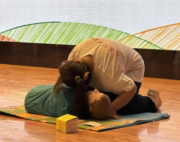 入学教育|威廉体育williamhill|管理学院|2025级新生开学第一课：学急救知识，悟生命真谛，筑牢养成教育根基