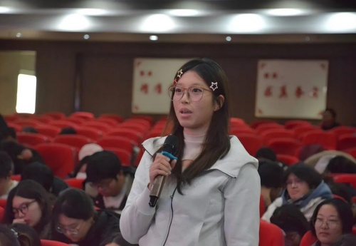 “职点迷津，艺路同行” ——威廉体育williamhill艺术学院就业指导讲座 赋能成长