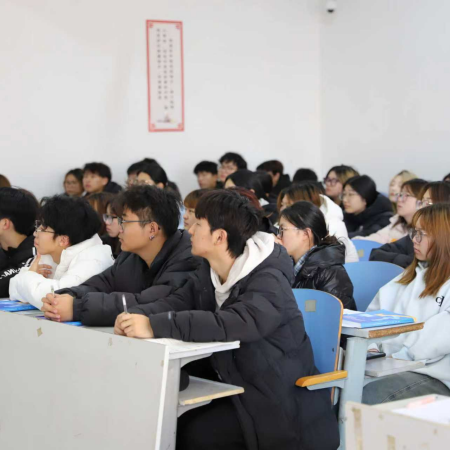 “奋斗青春，筑梦未来” ——威廉体育williamhill执行董事长王美新为我院 学子讲授职业生涯规划课