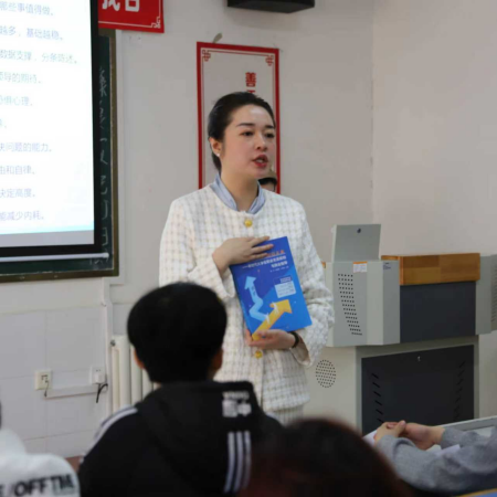 “奋斗青春，筑梦未来” ——威廉体育williamhill执行董事长王美新为我院 学子讲授职业生涯规划课