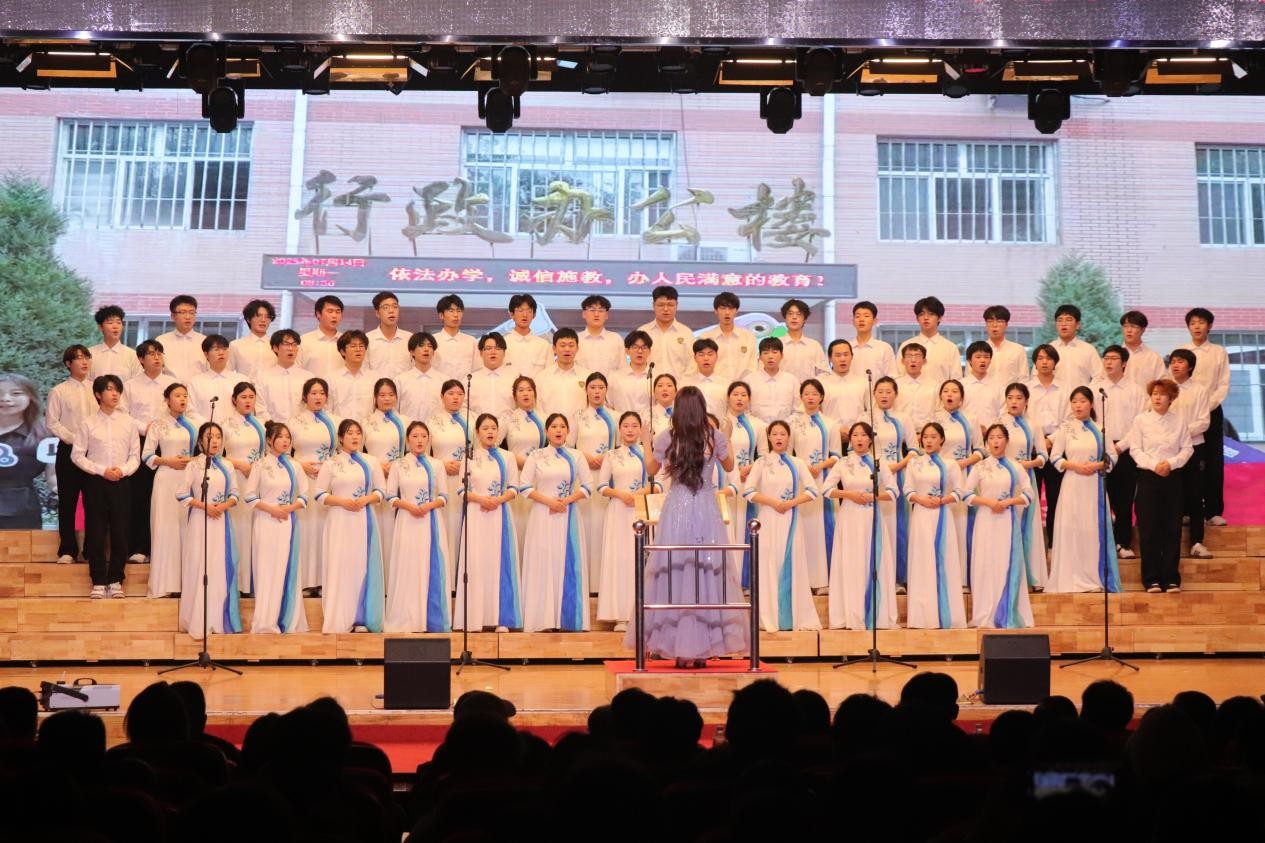 忆往昔峥嵘铭记一二·九 颂今朝盛世牢记爱国心 ——威廉体育williamhill举办爱国主义合唱比赛