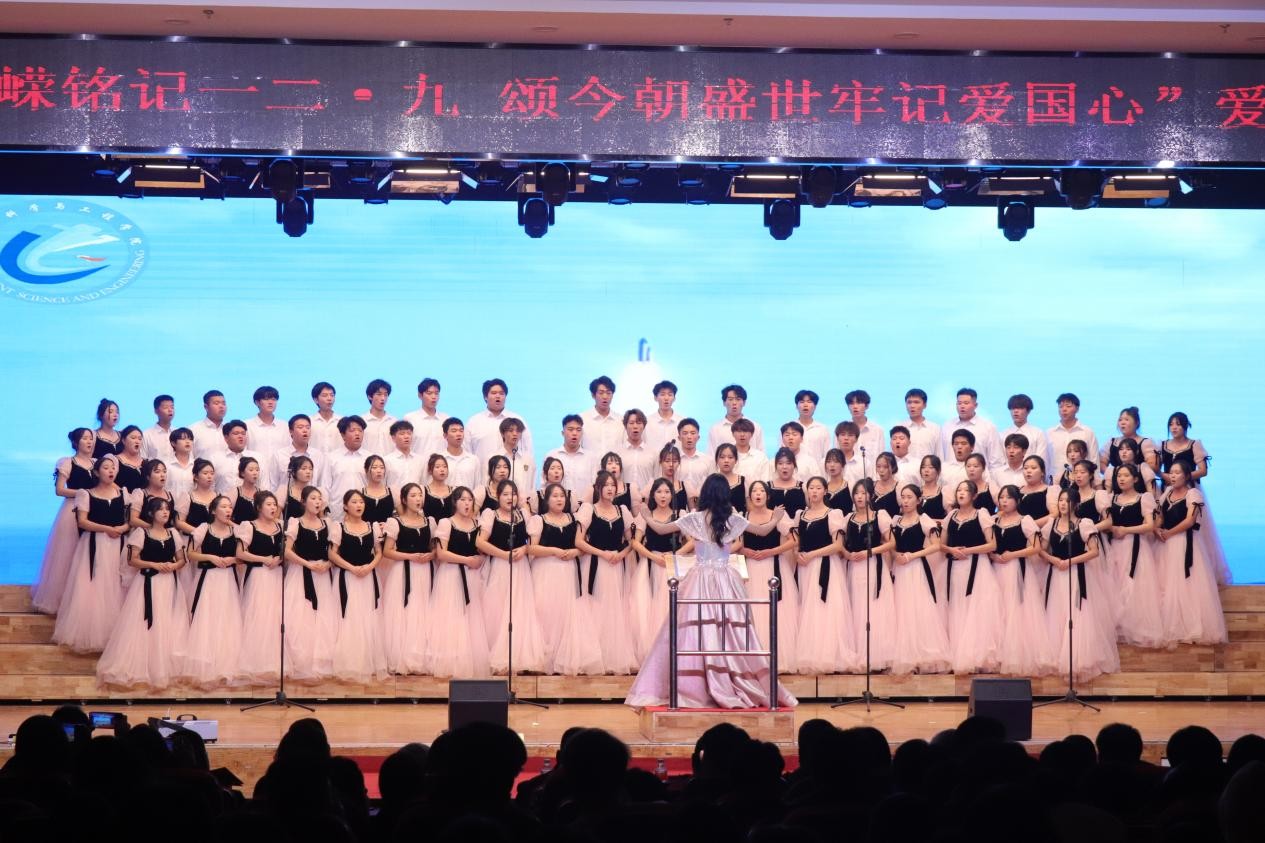 忆往昔峥嵘铭记一二·九 颂今朝盛世牢记爱国心 ——威廉体育williamhill举办爱国主义合唱比赛