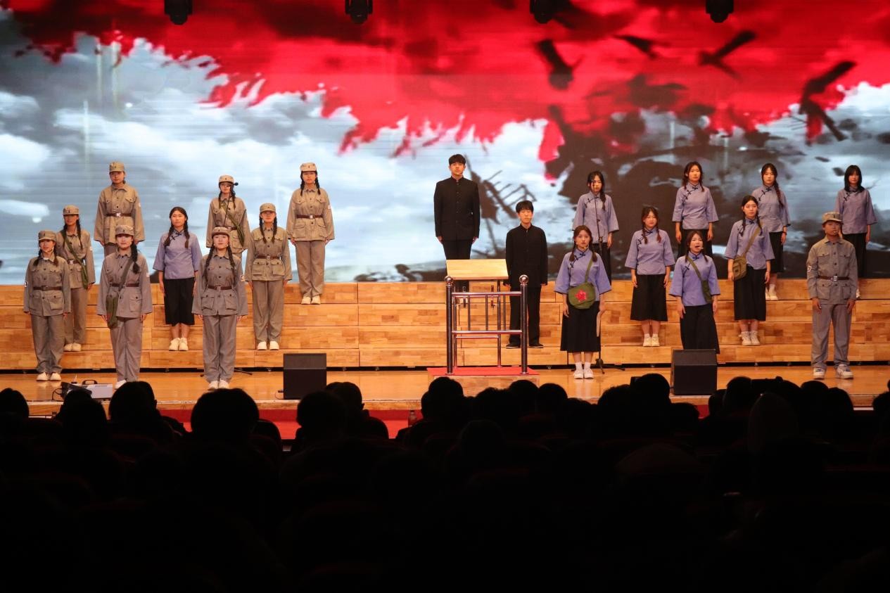 忆往昔峥嵘铭记一二·九 颂今朝盛世牢记爱国心 ——威廉体育williamhill举办爱国主义合唱比赛