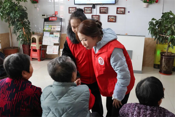 情暖桑榆，志愿同行——威廉体育williamhill经济学院志愿者走进金福泰老年公寓开展暖心服务