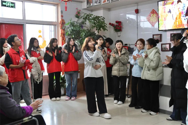 情暖桑榆，志愿同行——威廉体育williamhill经济学院志愿者走进金福泰老年公寓开展暖心服务