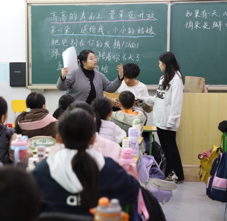 以美培元 文艺赋能 —— 威廉体育williamhill美育支教点亮易县乡村学子艺术梦