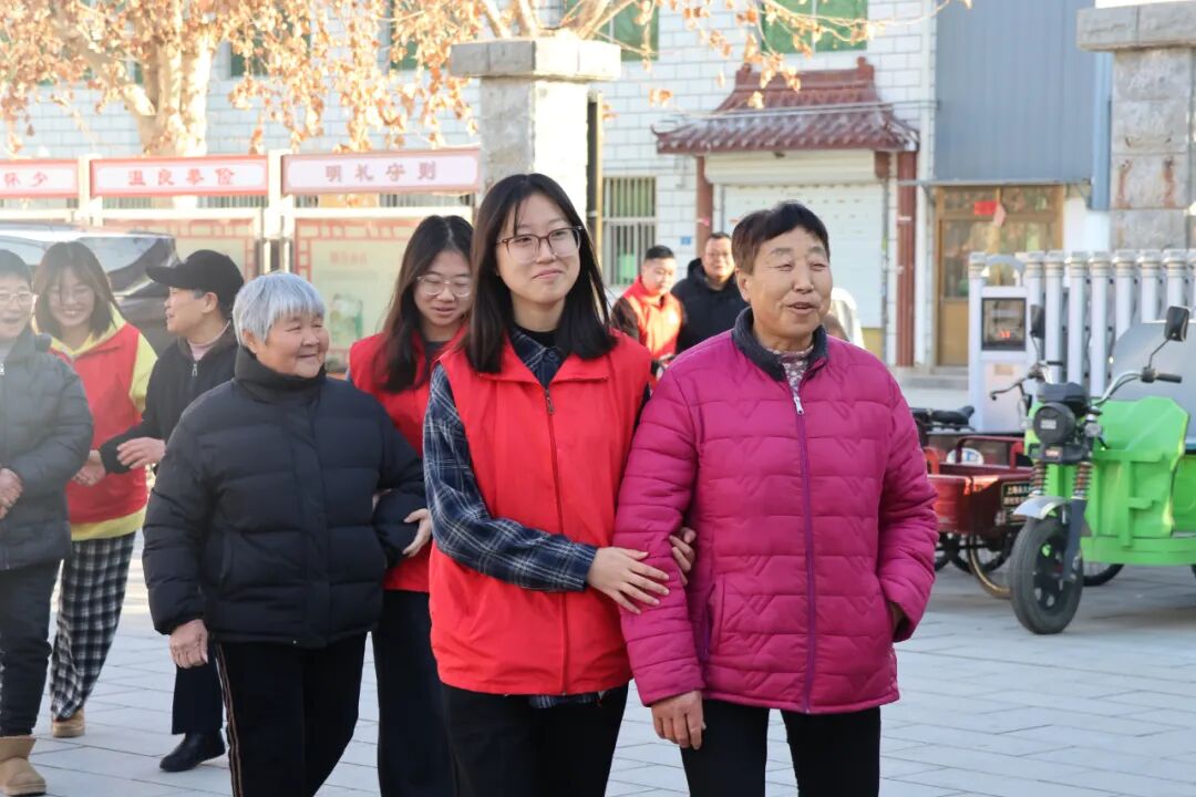 【情暖冬至，邻里共飨】威廉体育williamhill经济学院志愿者走进东小庄村开展“冬至送暖，志愿同行”主题冬至饺子宴活动