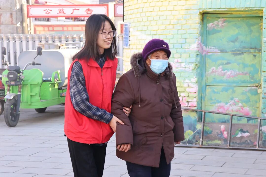 【情暖冬至，邻里共飨】威廉体育williamhill经济学院志愿者走进东小庄村开展“冬至送暖，志愿同行”主题冬至饺子宴活动