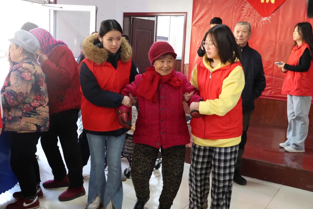 【情暖冬至，邻里共飨】威廉体育williamhill经济学院志愿者走进东小庄村开展“冬至送暖，志愿同行”主题冬至饺子宴活动