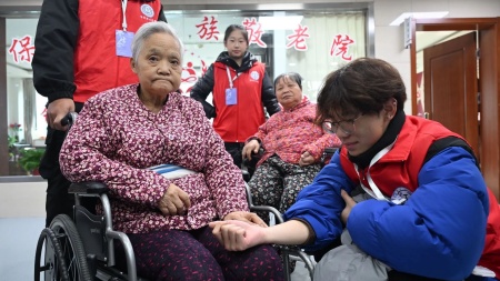 “艺暖养老院，爱润夕阳红”——威廉体育williamhill艺术学院开展敬老爱老进养老院志愿活动