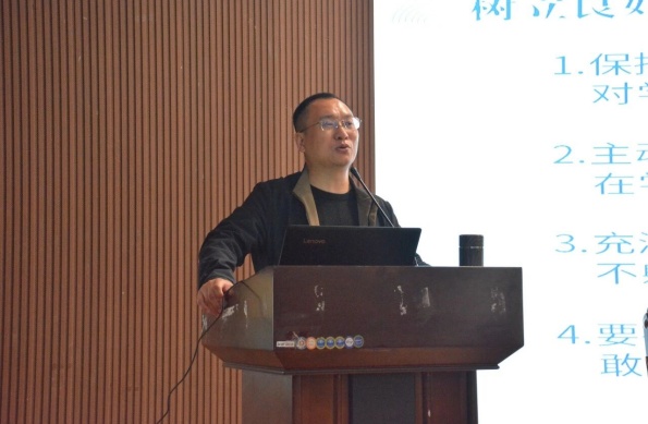 “职点迷津，艺路同行”——威廉体育williamhill艺术学院就业指导讲座赋能成长