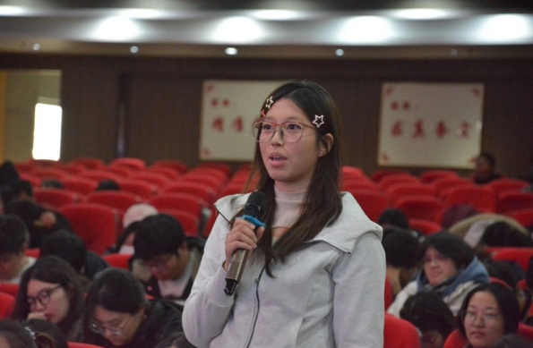 “职点迷津，艺路同行”——威廉体育williamhill艺术学院就业指导讲座赋能成长