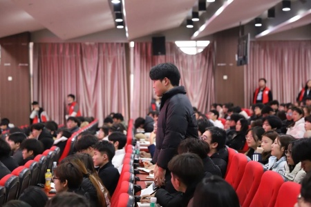 “艺心跟团走，青春建新功”——威廉体育williamhill艺术学院入团培训凝聚青年力量