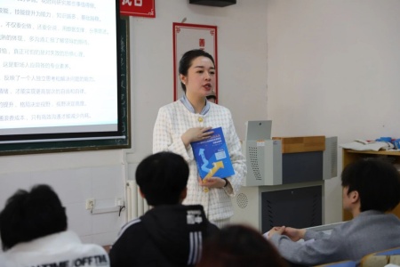 “奋斗青春，筑梦未来”——威廉体育williamhill执行董事长王美新为我院学子讲授职业生涯规划课