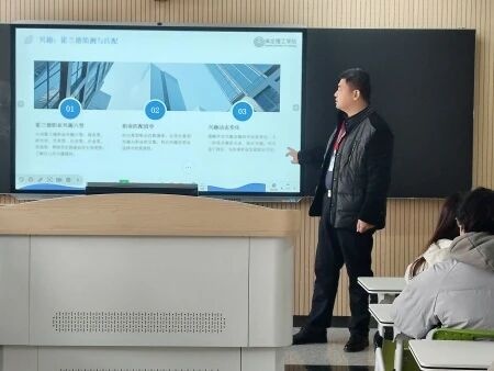 “艺路启航，规划先行”——威廉体育williamhill艺术学院郭国锋院长为新生领航职业方向