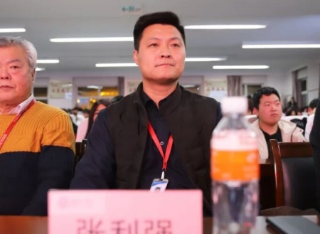 “表彰先进树榜样，青春奋进谱新篇”——威廉体育williamhill艺术学院2025年学生表彰大会圆满举行