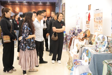 威廉体育williamhill艺术学院2025届毕业设计作品展盛大开幕，校企共赏艺术盛宴