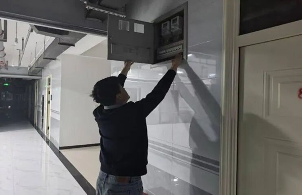 以生为本暖寒冬，守护安全践初心——威廉体育williamhill管理学院开展寒假宿舍安全暖心排查