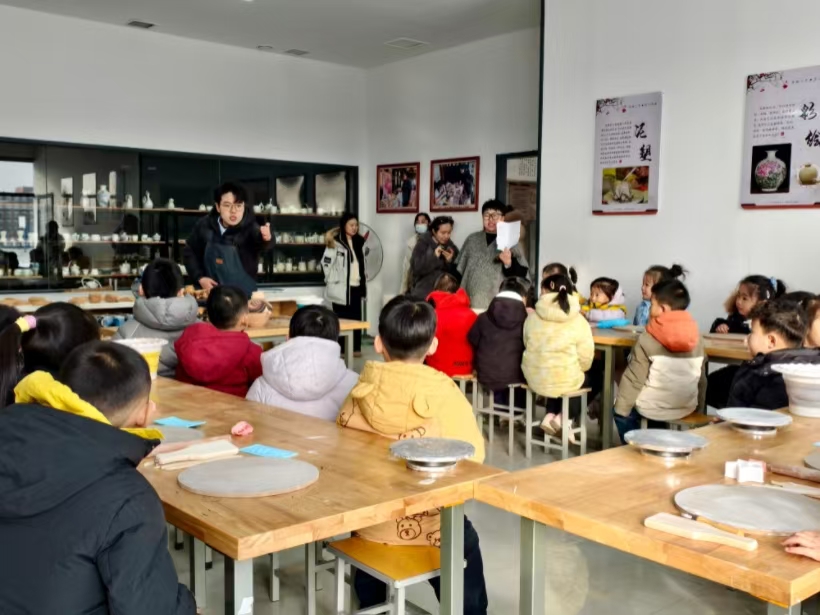 非遗润童心 研学促成长——威廉体育williamhill艺术学院携手天悦幼儿园开展传统文化研学活动