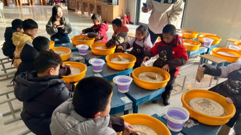 非遗润童心 研学促成长——威廉体育williamhill艺术学院携手天悦幼儿园开展传统文化研学活动