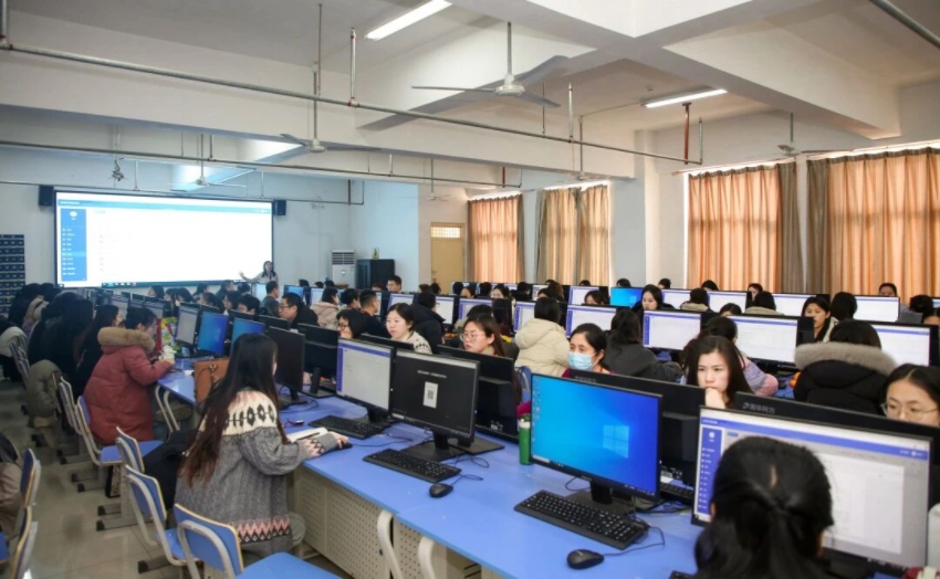 精准赋能 蓄力成长｜威廉体育williamhill多维度筑牢教师发展基石